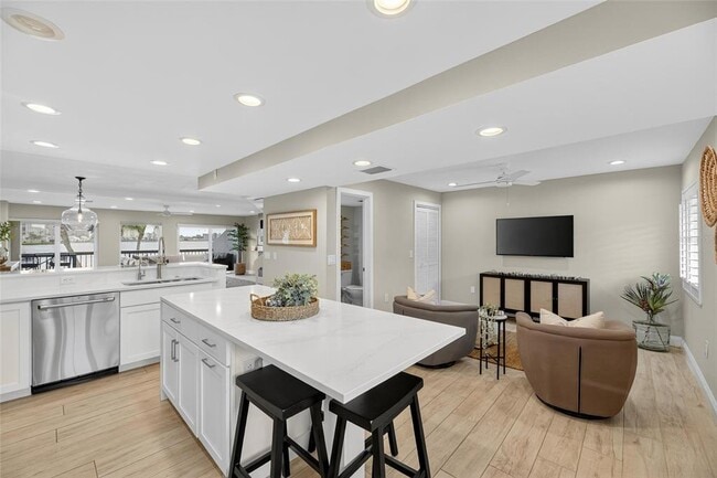 Building Photo - 160 Marina Del Rey Ct