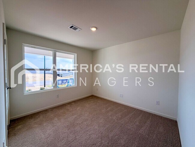 Building Photo - One-Month Free Move-in Special! New Construction Home for Rent in Tuscaloosa, AL! Sign a 13-month...