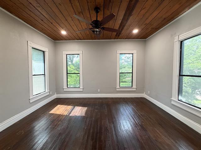 Building Photo - 405 E Denton St