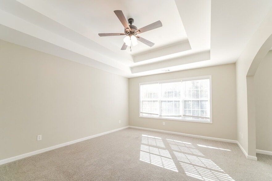 Building Photo - 5432 The Vyne Ave