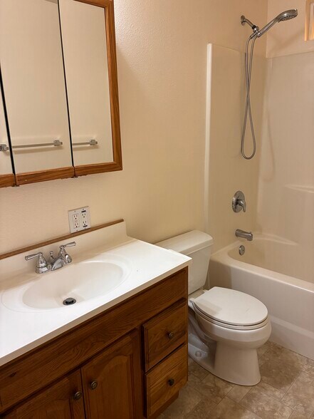 Building Photo - 484 N Kentucky Ave