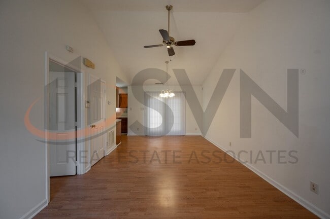 Building Photo - *ONE MONTH FREE* Cozy 1BR, 1BA North Durham Townhome