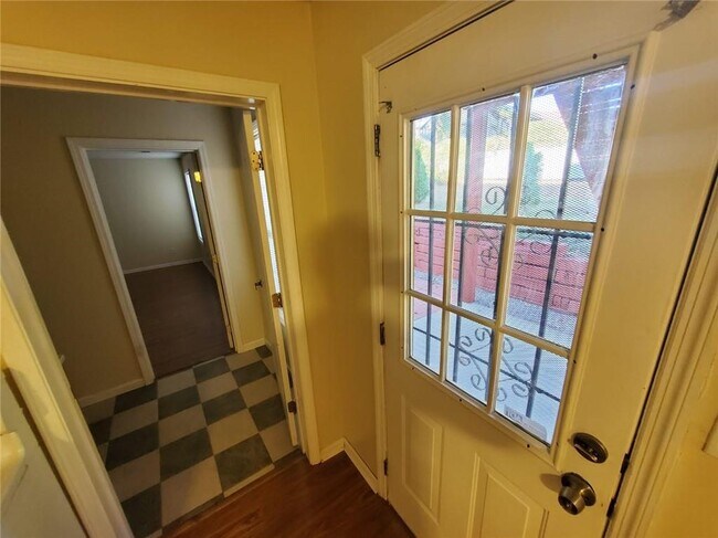 Building Photo - 5450 Twin Lakes Dr