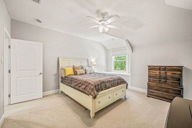 Building Photo - 258 Tuxedo Ave