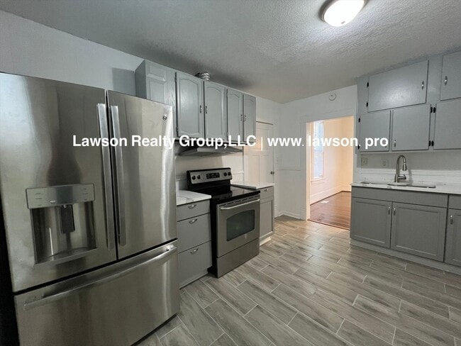 Building Photo - 1208 Chapman Ave SW