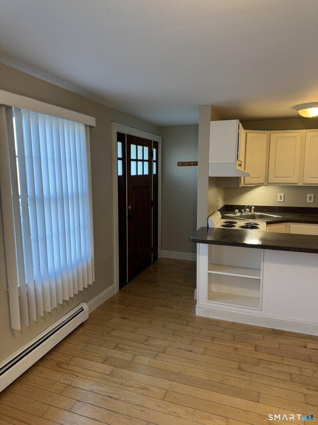 Building Photo - 3 E Pattagansett Rd