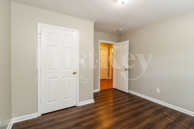 Building Photo - 400 Belmont Dr