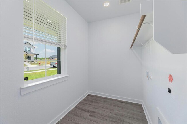 Building Photo - 512 Clearlake Dr