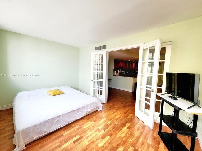 Building Photo - 250 174th St