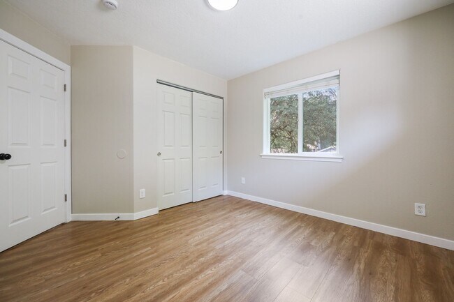 Building Photo - 117 SE 129th Ave