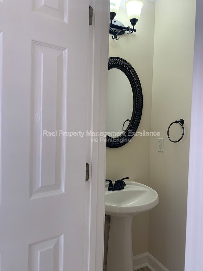 Building Photo - 5611 Sojourn Dr