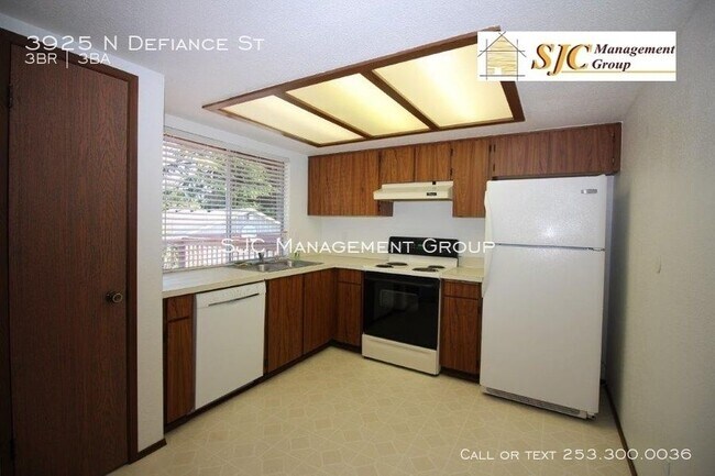 Building Photo - Split level home for rent in North Tacoma.
