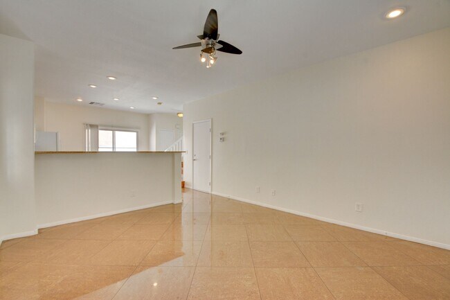 Building Photo - Beautiful two bedroom in great location