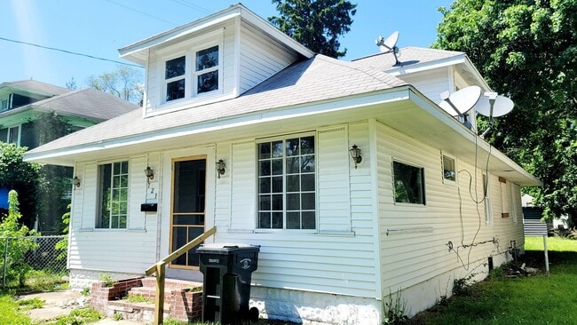 Building Photo - 721 Haney Ave