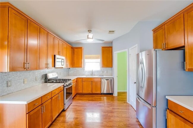 Building Photo - 807 Truman Ln