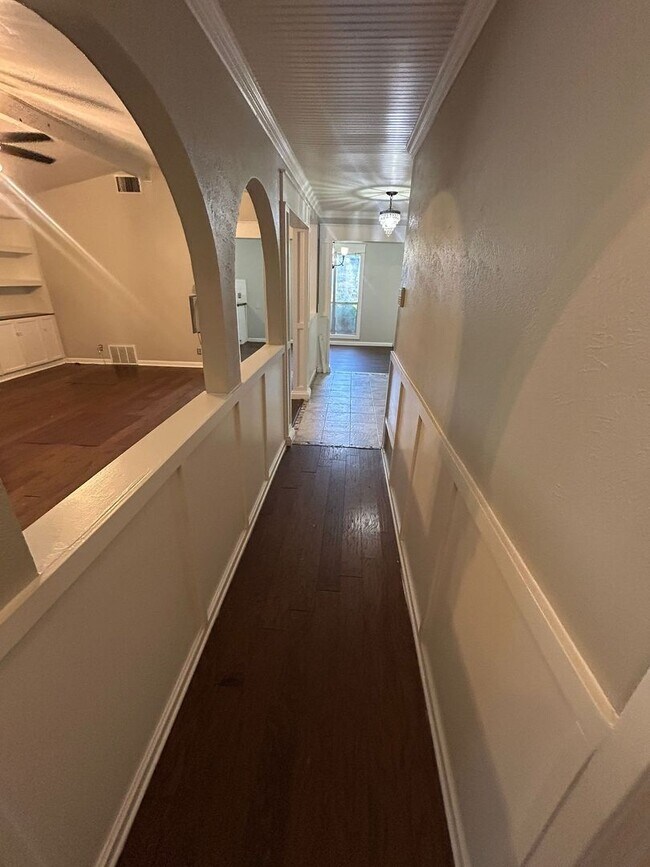 Building Photo - 1006 Holly Hill Ct