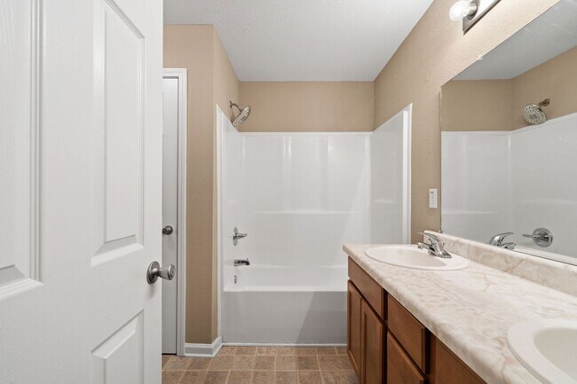 Building Photo - 508 Luxury Dr