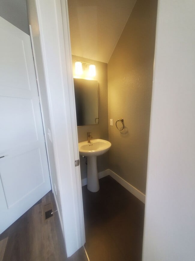 Building Photo - Beautiful and Updated 2BR Townhome With At...
