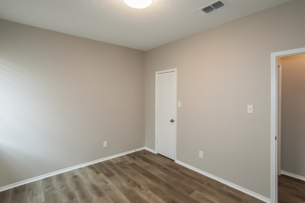 Building Photo - 7213 Park Creek Cir W