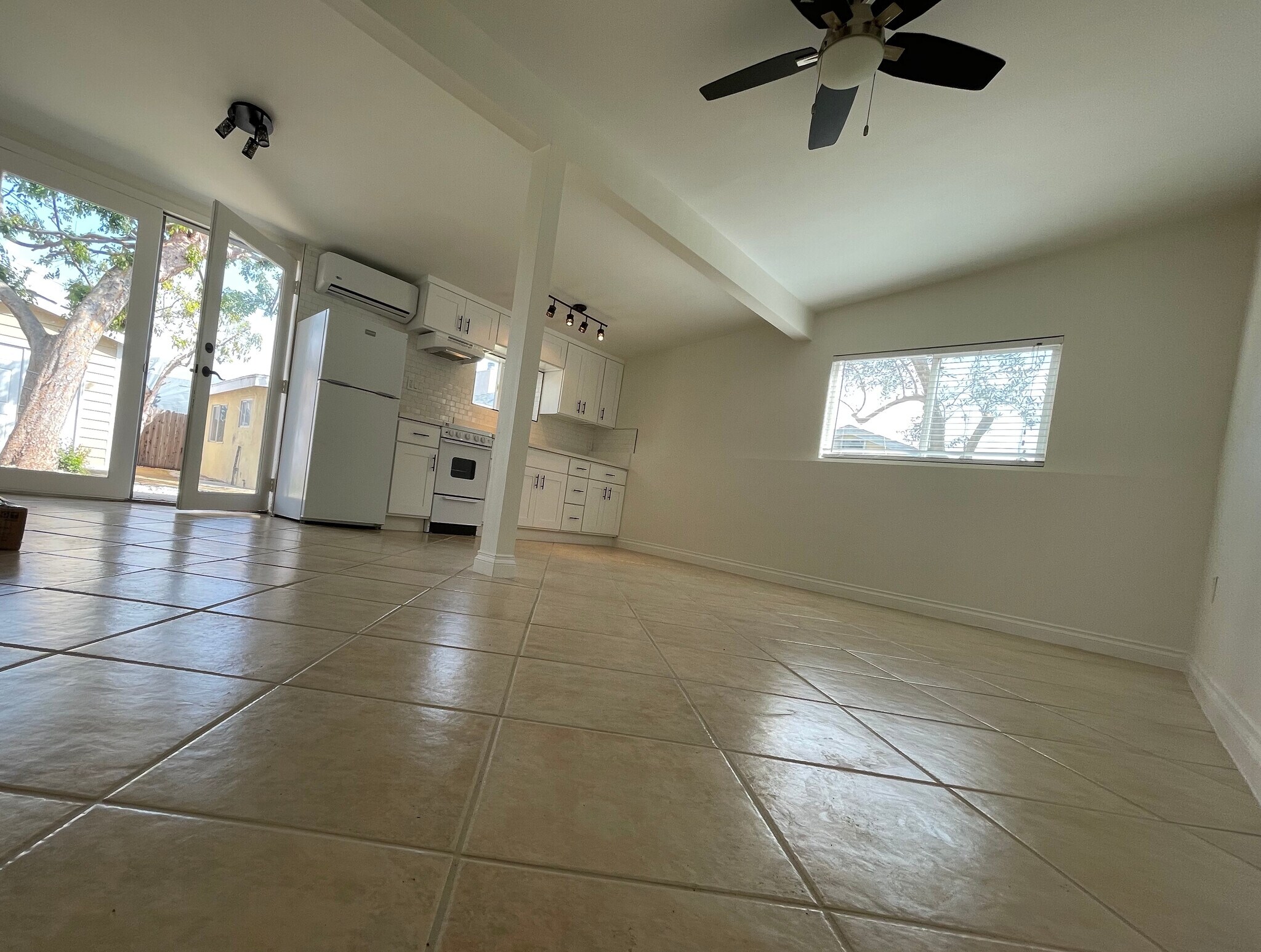 Building Photo - 5013 W 142nd St