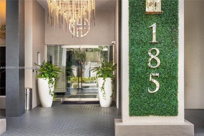 Building Photo - 185 SE 14th Terrace