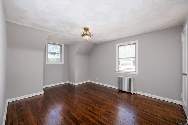 Building Photo - 835 Peninsula Blvd