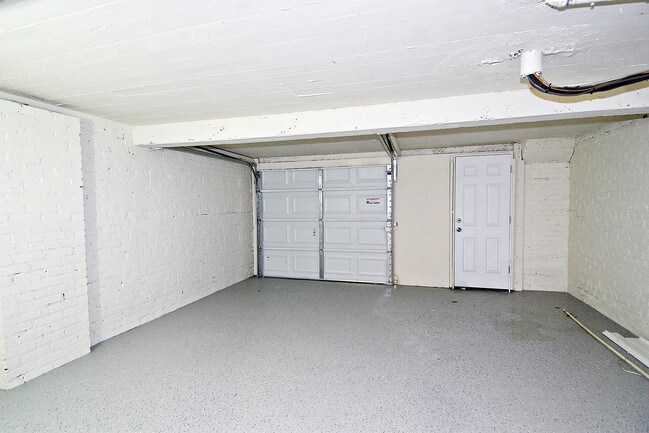 Building Photo - 1319 Corbin Pl NE