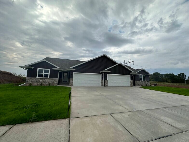 Building Photo - 2911 Sabal Oak Dr