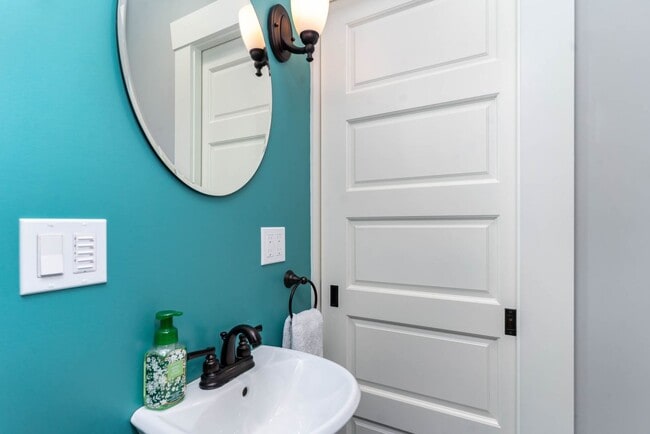 Building Photo - 4bd/3ba Seattle Home