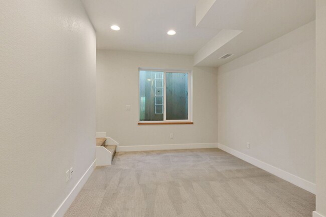 Building Photo - Modern 2BR Lafayette Home | Finished Basement, Garage & Quartz Kitchen