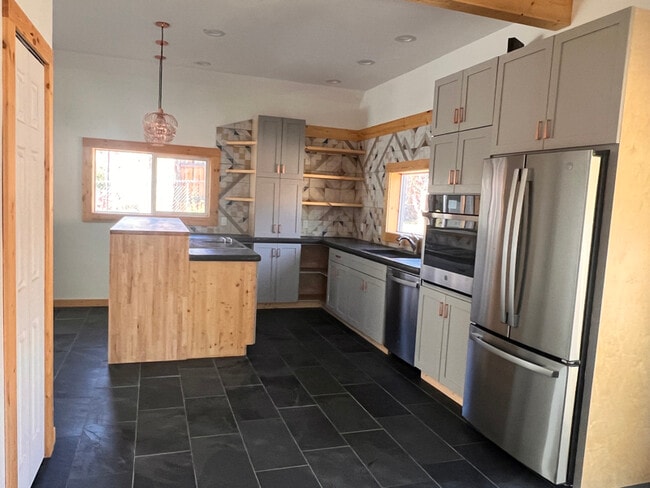 Building Photo - 333 Cedar Ave