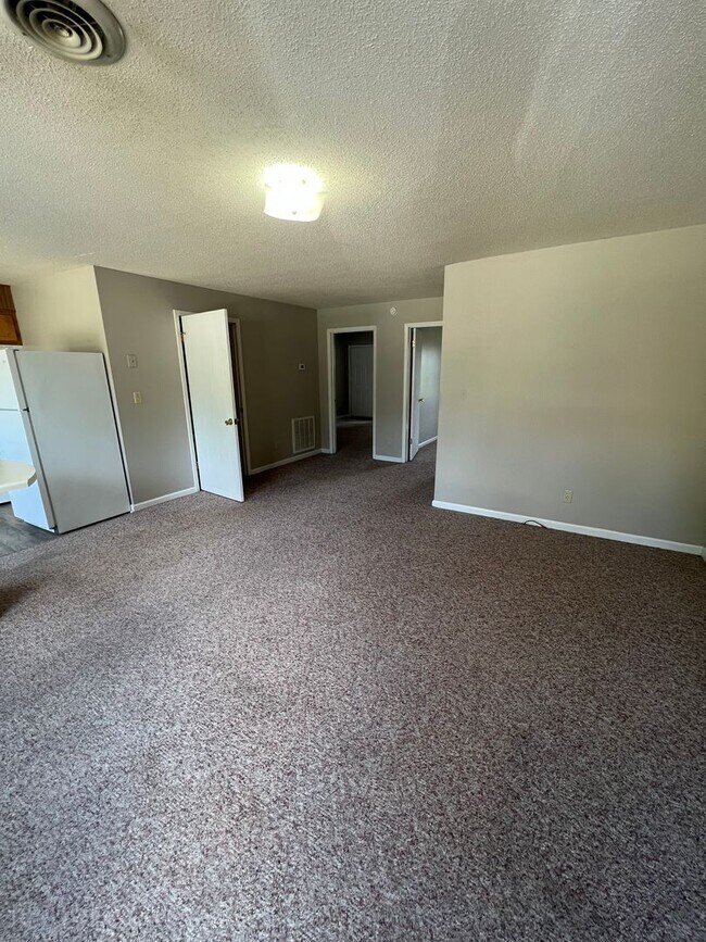 Building Photo - 208 Ivie Ln