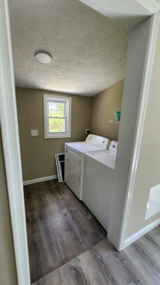 Washer and Dryer/Laundry Room - 611 Hoppers Ln