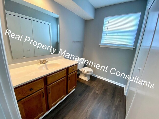 Building Photo - Lee's Summit 2 Bedroom Duplex