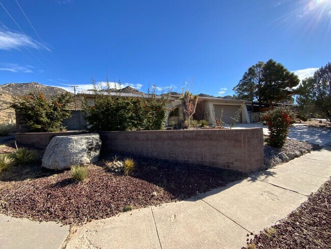 Building Photo - 4 Bedroom Single Story Home Available Near Tramway Blvd NE & Copper Ave NE!