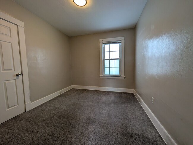 Building Photo - 1476 W 107th St