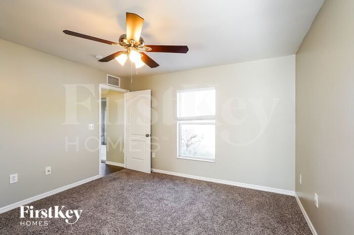 Building Photo - 1724 NE 1st Ave