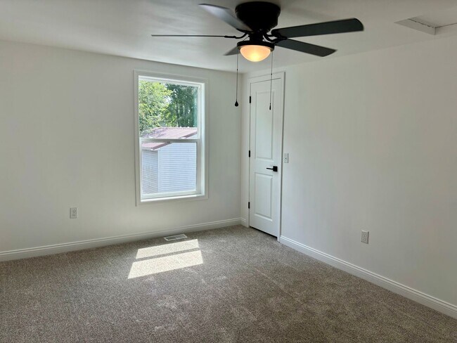 Building Photo - Beautiful 2 bedroom home