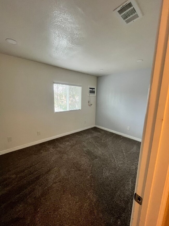 Building Photo - $2,650 - 2 Bed 1 Bath House in San Diego