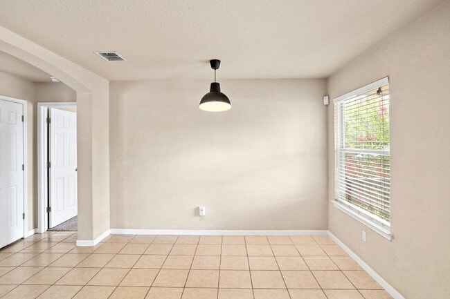 Building Photo - 9303 Ingleton