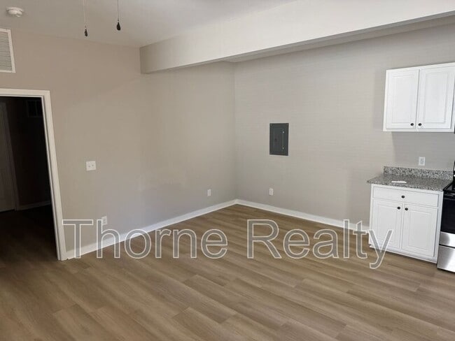 Building Photo - 821 Belleview Ave