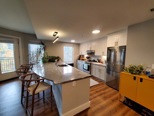 Building Photo - 195 Mechanic St