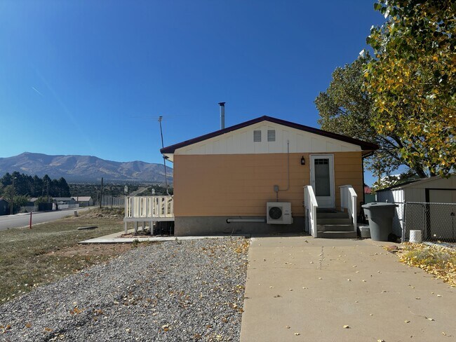 Building Photo - 580 W Abajo Dr