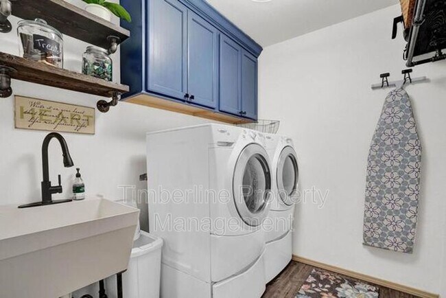 Building Photo - 2030 Silver Creek Dr