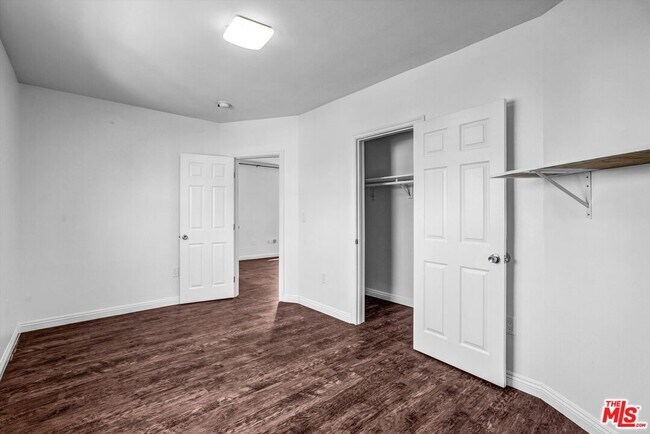 Building Photo - 5319 1/2 Normandie Ave