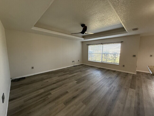 Building Photo - 3-bedroom, 2-bathroom