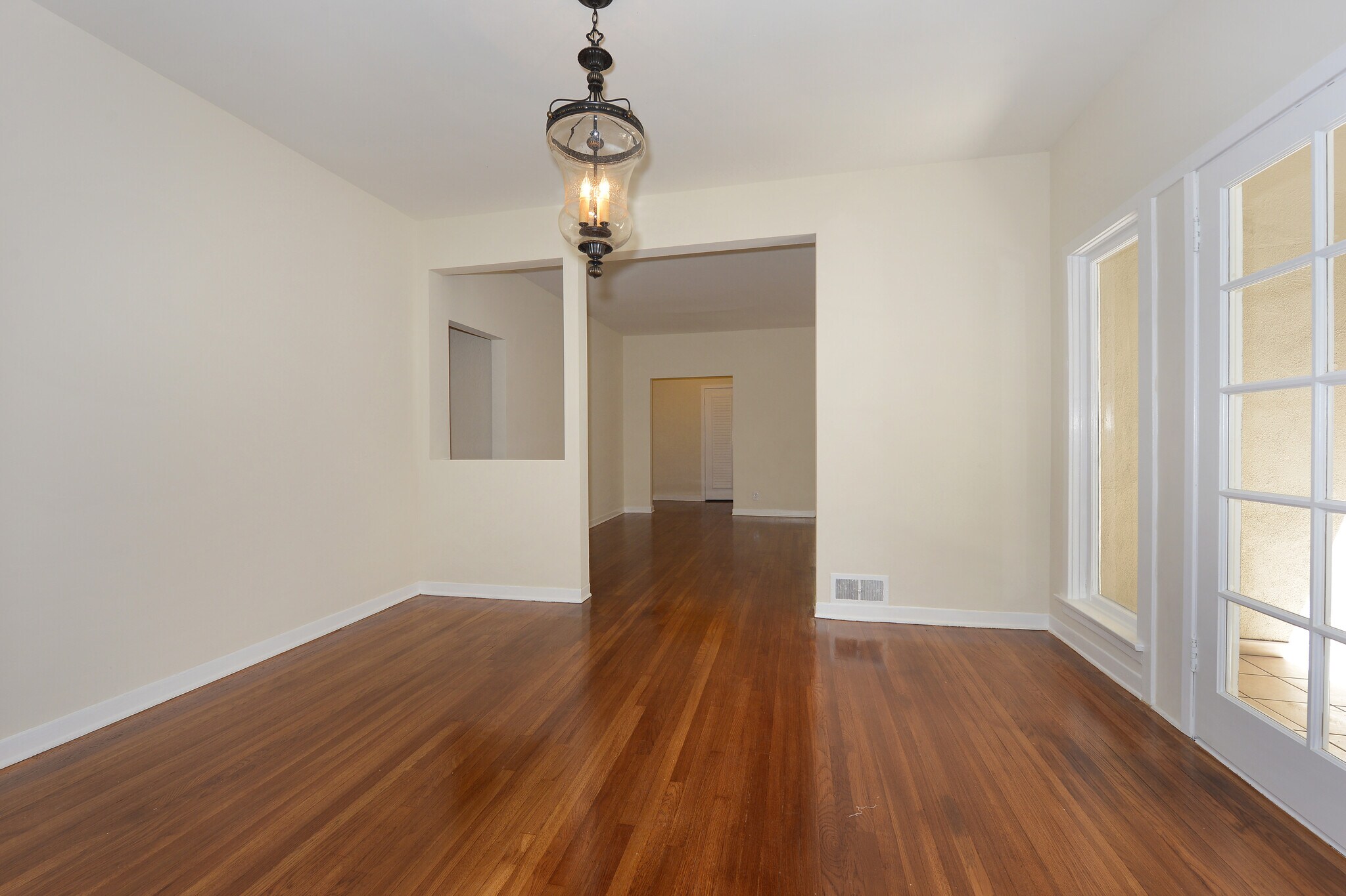 Building Photo - 331 S Reeves Dr