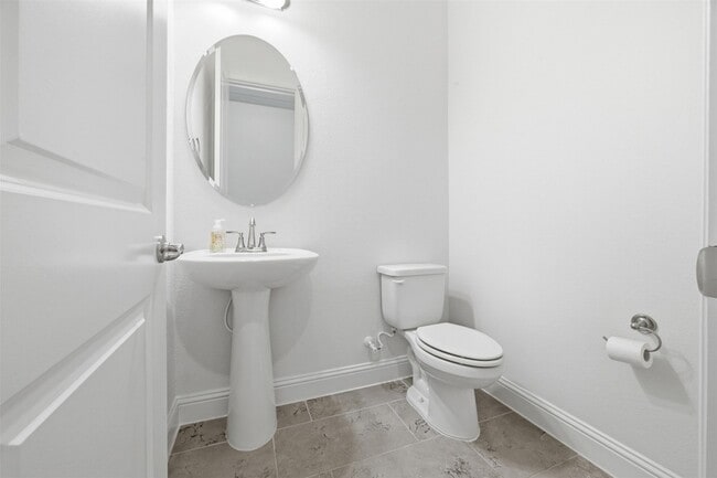 Building Photo - 208 Sequoia Dr