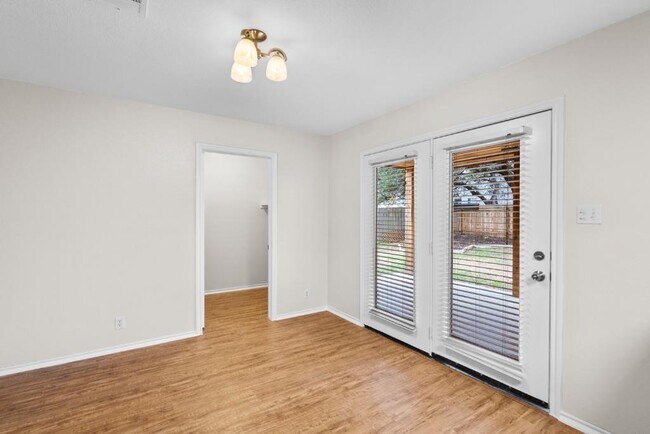 Building Photo - 905 Lodosa Dr