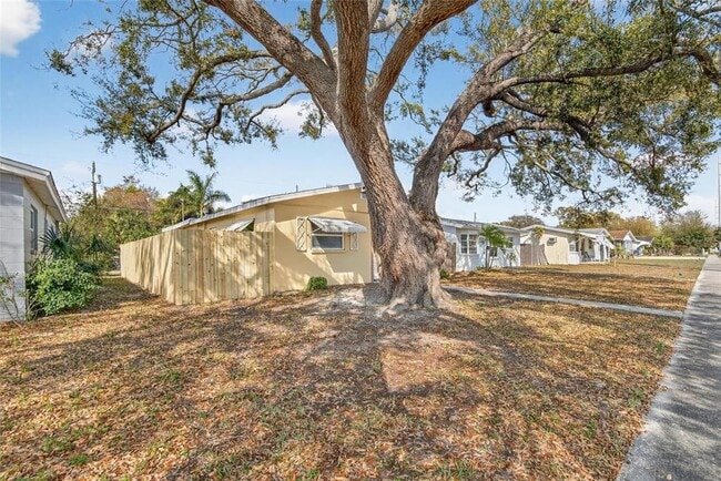 Building Photo - 685 71st Ave N